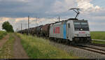 Kesselzug mit 186 276-2 unterwegs bei immer dunkleren Wolken an der Blockstelle (Bk) Braschwitz Richtung Halle (Saale).