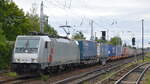 LTE Netherlands B.V. mit  186 355-4  (NVR:  91 80 6 186 355-4 D-AKIEM ) und kombinierten Container-/Taschenwagenzug nach Polen am 23.08.21 Berlin Hirschgarten.