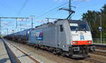 RBP- Rheinische Bahnpersonal- und Verkehrsgesellschaft mbH mit der Railpool Lok  186 105  (NVR:  91 80 6186 105-3 D-Rpool ) und Kesselwagenzug am 13.10.21 Durchfahrt Bf.