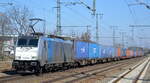 Crossrail Benelux N.V., Borgerhout [B] mit der Railpool Lok  186 536-9  [NVR-Nummer: 91 80 6186 536-9 D-RPOOL] und Containerzug am 22.03.22 Durchfahrt Bf.
