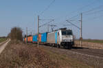 Railpool 186 434-7 mit einem Containerzug in Richtung Magdeburg am 28.03.2022 in Niederndodeleben.