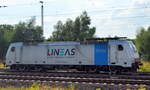 LINEAS Group NV/SA, Bruxelles [B] mit der Railpool Lok  186 446-1  [NVR-Nummer: 91 80 6186 446-1 D-Rpool] beim Umsetzen (vor einen Kesselwagenzug) direkt am Bahnhof Magdeburg Hbf.