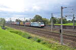 186-103 von Railpool vermietet an BLS Cargo zieht ihren KLV Zug in Richtung Karlsruhe.