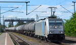 Lotos Kolej Sp. z o.o., Gdańsk [PL] mit der Railpool Lok  186 437-0  [NVR-Nummer: 91 80 6186 437-0 D-Rpool] und einem Kesselwagenzug am 31.08.22 Durchfahrt Bahnhof Niederndodeleben.