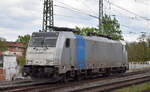 Retrack Germany GmbH, Hamburg [D] mit der Railpool Lok  186 537-7  [NVR-Nummer: 91 80 6186 537-7 D-Rpool] am 11.05.23 Vorbeifahrt Bahnhof Magdeburg-Neustadt.