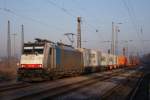 186 108 mit einem Containerzug in Duisburg-Bissingheim am 29.01.2011