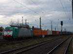 Am 24.12.2013 kam 186 127 mit einem Containerzug aus Richtung Uelzen durch Stendal und fuhr weiter nach Magdeburg.