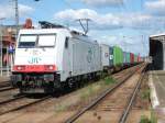 Am 15.06.2014 kam 186 138 mit einem Containerzug aus Richtung Magdeburg nach Stendal und fuhr weiter in Richtung Wittenberge.