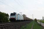 Mit einem Containerzug am 13.04.2014 fuhr BLS Cargo 186 108 aus Italien in Richtung Niederlande, als sie kurz hinter Müllheim (Baden) noch ein paar Kilometer vor sich hatte.