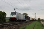 Hier die Railpool/Lokomotion/BLS Cargo 186 251 mit einem Containerzug aus Italien nördlich von Müllheim (Baden).