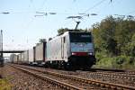 Mit einem Containerzug fuhr am 27.09.2014 die Railpool/Lokomotion/BLS Cargo 186 106 durch Orschweier gen Norden/Offenburg.
