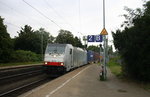 186 104 von Railpool kommt aus Richtung Köln,Grevenbroich mit einem Containerzug aus Melzo(I) nach Rotterdam(NL) und fährt durch Rheydt-Hbf und fährt in Richtung