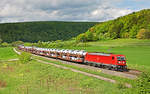 Die 187 149 fährt mit einem Autotransportzug in Harrbach vorüber,Bild 26.4.2018