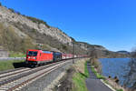 187 120 + 189 459 mit einem Güterzug am 06.04.2018 bei Gambach.