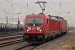 Mit einem kurzen Lokzug stand 187 083 am 20. Februar im Bahnhof Großkorbetha. Im Schlepp hatte sie eine Lok der Baureihe 143. 