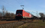 187 122 führte am 05.12.18 einen gemischten Güterzug durch Greppin Richtung Dessau. Bei der Wagenlok handelt es sich um 152 083.