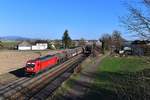 187 084 mit einem Güterzug am 20.03.2019 bei Stephansposching.