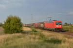 187 186 rollte am 23.09.20 mit einem gemischten Güterzug durch Gräfenhainichen Richtung Bitterfeld.