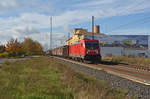 187 145 passiert am 27.10.20 mit einem gemischten Güterzug das Claas-Werk in Landsberg.