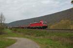 DB Cargo Bombardier Traxx 187 146-6 mit Mischer in Wernfeld am 01.05.21