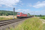 187 192-0 ist am 21.07.2021 mit einen gemischten Güterzug bei Kerzell unterwegs.