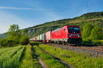 187 145 DBC mit einem Containerzug bei Thüngersheim Richtung Würzburg, 07.05.2020