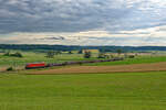 187 179 DB Cargo mit einem Stahlzug bei Oberdachstetten Richtung Ansbach, 17.07.2020