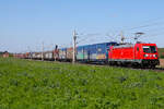 187 143 DB Cargo mit einem Gemischtwarenladen am 21.04.26 bei Roßlau von Magdeburg kommend nach Dessau.