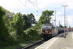 # Roisdorf 54
Die 187 537 der HSL mit einem Kesselzug aus Köln kommend durch Roisdorf bei Bornheim in Richtung Bonn/Koblenz.

Roisdorf
01.05.2018