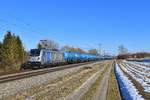 187 306 mit einem Kesselzug am 25.02.2018 bei Langenisarhofen.