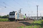 Mit dem  FIAT -Autozug DGS 47006 (Fossacesia - Lahr (Schwarzw.)) fuhr am Nachmittag des 05.06.2018 die Rpool/BLSC 187 006-2 nördlich vom Bahnhof Müllheim (Baden) durchs Markgräflerland