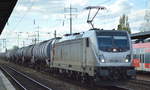 CTL Logistics GmbH mit der Akiem Lok   187 504-6  [NVR-Nummer: 91 80 6187 504-6 D-AKIEM] und Kesselwagenzug (Kerosin) Richtung Tanklager des Flughafen Berlin Schönefeld am 02.09.19 Durchfahrt