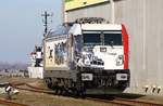 EP Cargo 187 086-4 am 16.02.2019 im Nordhafen Stralsund. Durch den Zaun aufgenommen. 