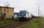 Am Ende der Strecke Greifswald - Ladebow stand am 07.11.2019 die HLG 187 320 mit einem Düngerzug.