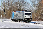 Etwa eine Minute nach Ankunft der RB rauscht 187 003-9 als Tfzf auf dem Gegengleis durch den Bahnhof Schkopau Richtung Merseburg Hbf.