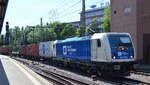Wiener Lokalbahnen Cargo GmbH, Wien [A] mit  187 325-6  [NVR-Nummer: 91 80 6187 325-6 D-WLC] und Containerzug Richtung Hamburger Hafen hier bei der Durchfahrt Bf. Hamburg-Harburg am 16.06.21