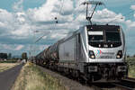 Die 187 073-2 der Rhein Cargo mit einem Kesselwagenzug am 20.05.2018 in Babenhausen (Hessen)