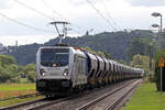 Rpool 187 315-7 in Ludwigsau-Friedlos am Zugende wird Raildox 76 110-0 mitgeführt 24.8.2021