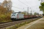 187 503-8 akiem mit G�terzug in Hilden, November 2021.
