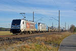 187 313 der HSL führte am 23.11.25 einen mit Toyotas beladenen BLG-Autozug durch Wittenberg-Labetz Richtung Magdeburg. 187 307 wurde dabei als Wagenlok mitgeschleppt.