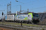 Am 03.03.2026 schleppt die Siemens Vectron 475 039-6 der BLS die Lok 187 001-3 in die Abstellanlage beim Bahnhof Pratteln.