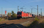 187 138 führte am 31.10.18 einen gemischten Güterzug durch Greppin Richtung Dessau.