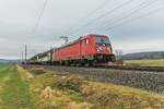 187 185-4 ist am 12.01.2022 mit einem gemischten Güterzug bei Herleshausen unterwegs.