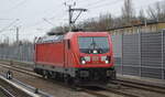 DB Cargo AG [D] mit  187 138  [NVR-Nummer: 91 80 6187 138-3 D-DB] am 18.02.22 Berlin-Blankenburg.