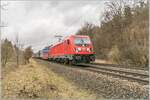 187 137-5 mit einem gemischten Güterzug im Haunetal,09.02.2022