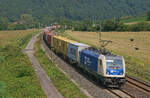 Lokomotive 187 321 am 13.08.2021 mit einem Güterzug in Gemünden.