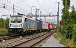 Containerzug mit 187 005-4 passiert den Fotografen an der Güterstrasse in Pratteln (CH) Richtung Basel SBB RB.