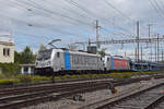Doppeltraktion, mit den Loks 187 007-0 und 187 002-1 durchfährt am 03.10.2022 den Bahnhof Pratteln.