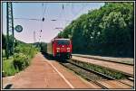 Die Uhr zeigt 8 vor 12 als 189 079 mit einem Gterzug Richtung Nrnberg fhrt. Aufgenommen im Sommer 2006 in Dollnstein.