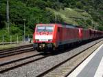 189 030-0 mit einer weiteren BR 189 am Haken als Gz Richtung Trier durchfährt die Gleisanlagen des Bahnhofs Cochem (Mosel).